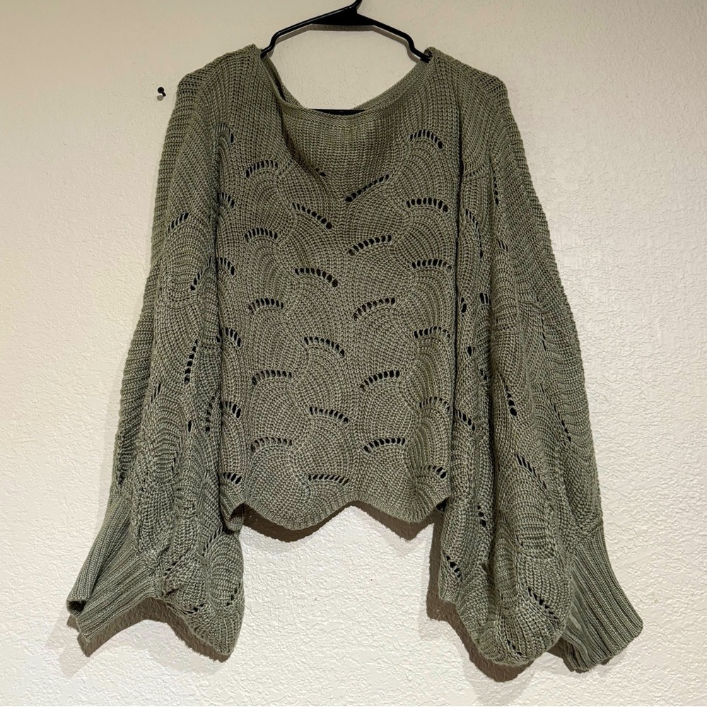 Moon & Madison | Batwing Shrug Sweater Pullover in Sage size L